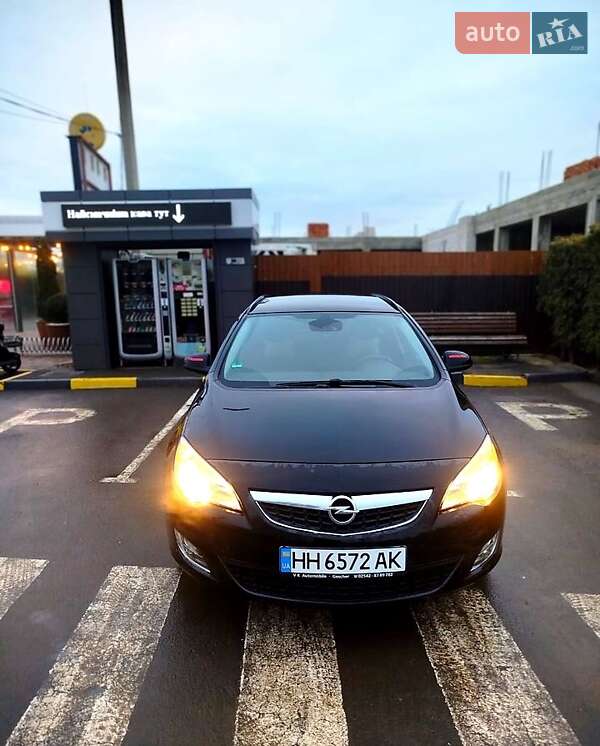 Універсал Opel Astra 2011 в Біляївці