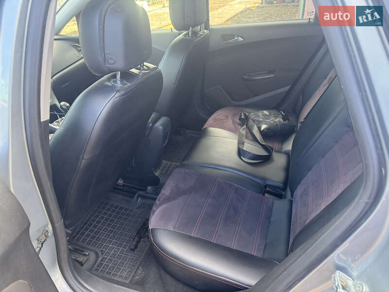 Универсал Opel Astra 2012 в Кривом Роге