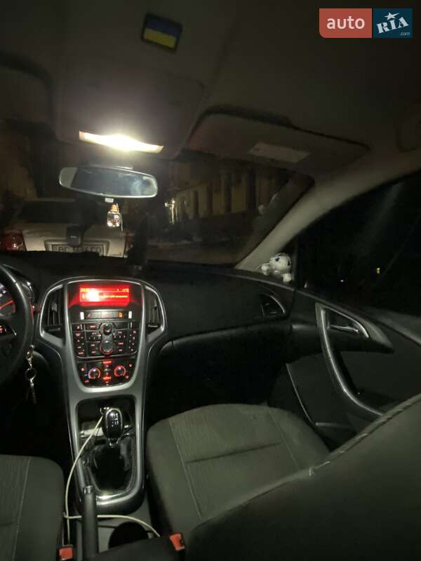 Універсал Opel Astra 2013 в Львові