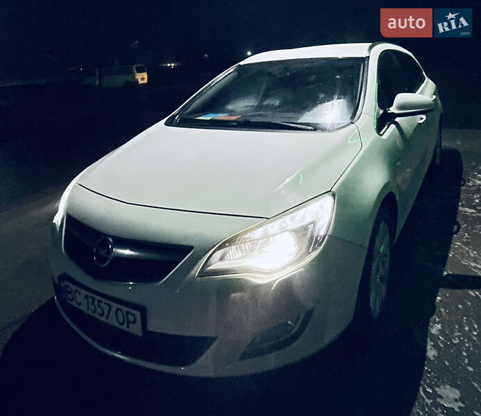 Opel Astra 2012