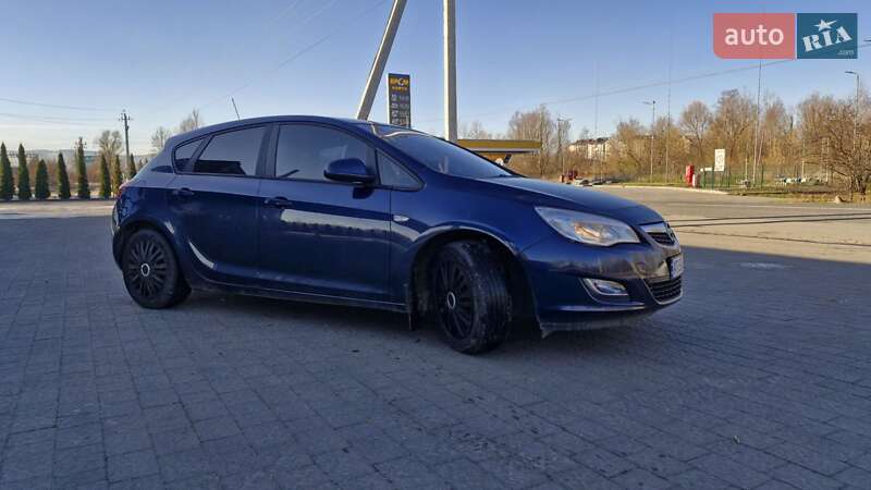 Хетчбек Opel Astra 2010 в Надвірній фото 2 Хетчбек Opel Astra 2010 в Надвірній