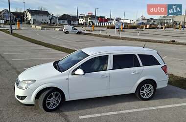 Универсал Opel Astra 2010 в Тячеве