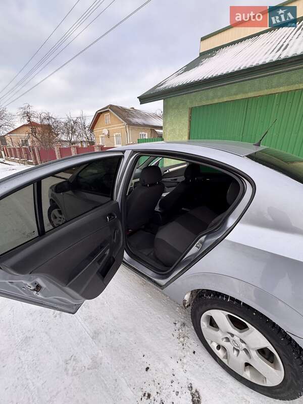 Седан Opel Astra 2008 в Ивано-Франковске