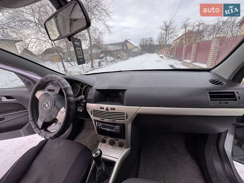 Седан Opel Astra 2008 в Ивано-Франковске