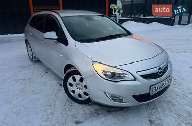 Универсал Opel Astra 2011 в Волочиске