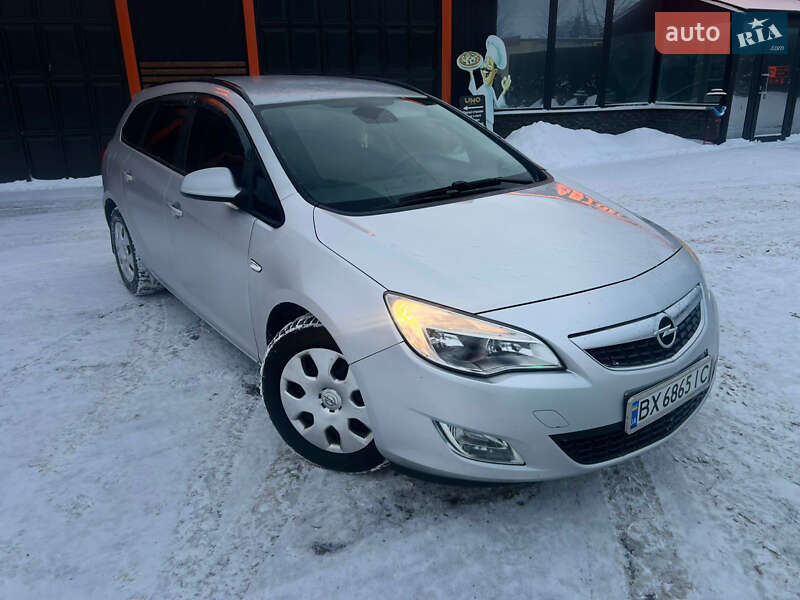 Opel Astra 2011 Opel Astra 2011