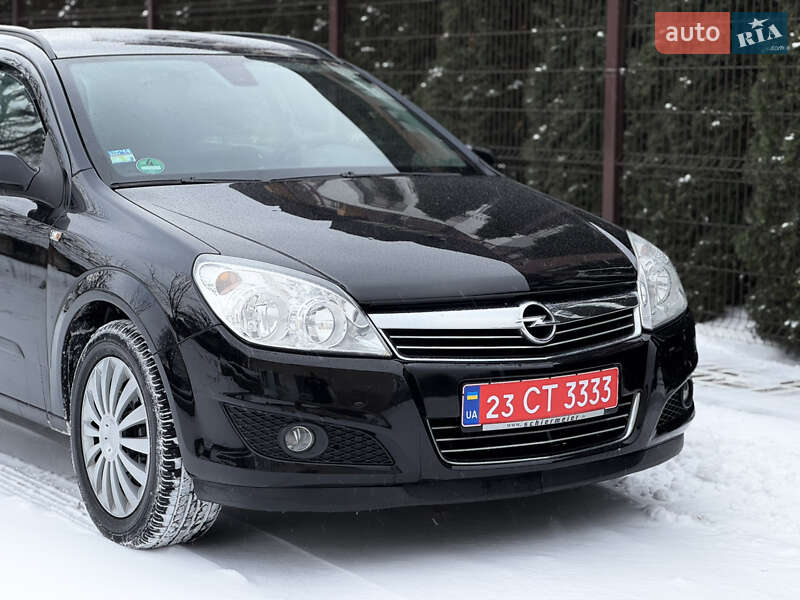 Универсал Opel Astra 2008 в Староконстантинове
