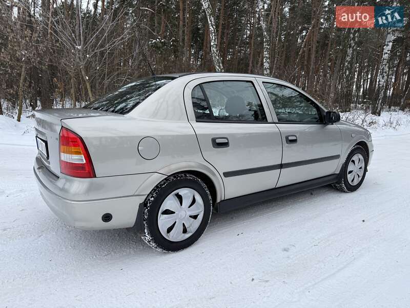 Седан Opel Astra 2007 в Ахтырке