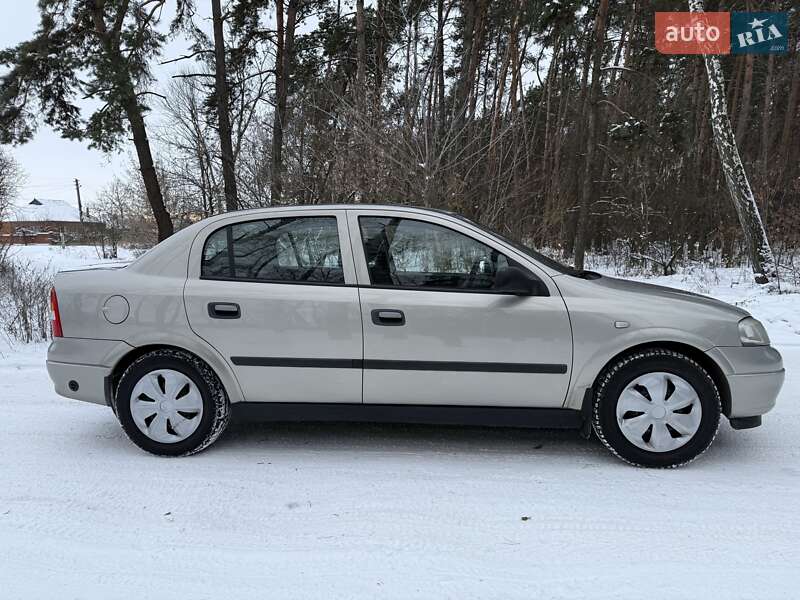 Седан Opel Astra 2007 в Ахтырке