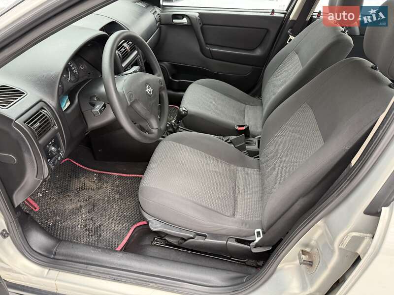 Седан Opel Astra 2007 в Ахтырке