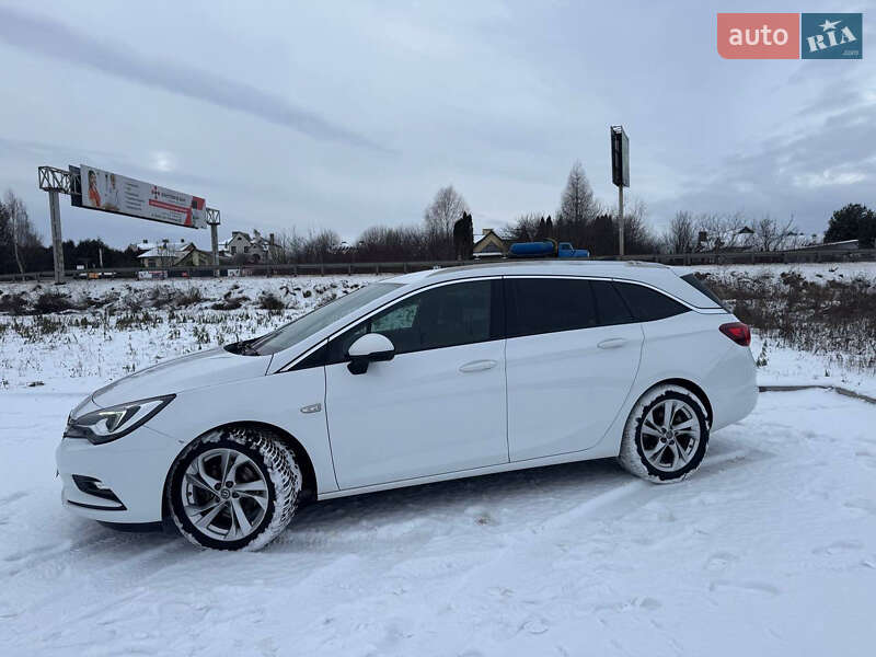 Універсал Opel Astra 2016 в Новояворівську