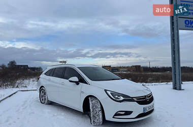Універсал Opel Astra 2016 в Новояворівську