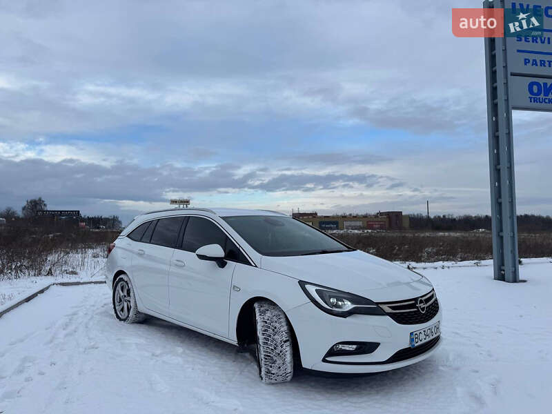 Універсал Opel Astra 2016 в Новояворівську