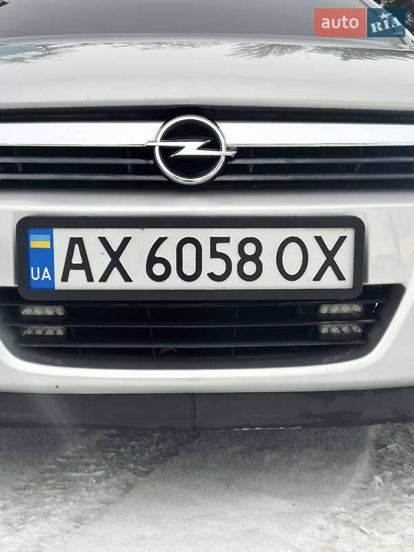 Универсал Opel Astra 2006 в Полтаве