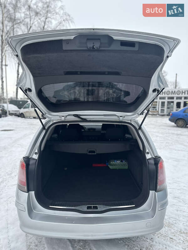 Универсал Opel Astra 2006 в Полтаве