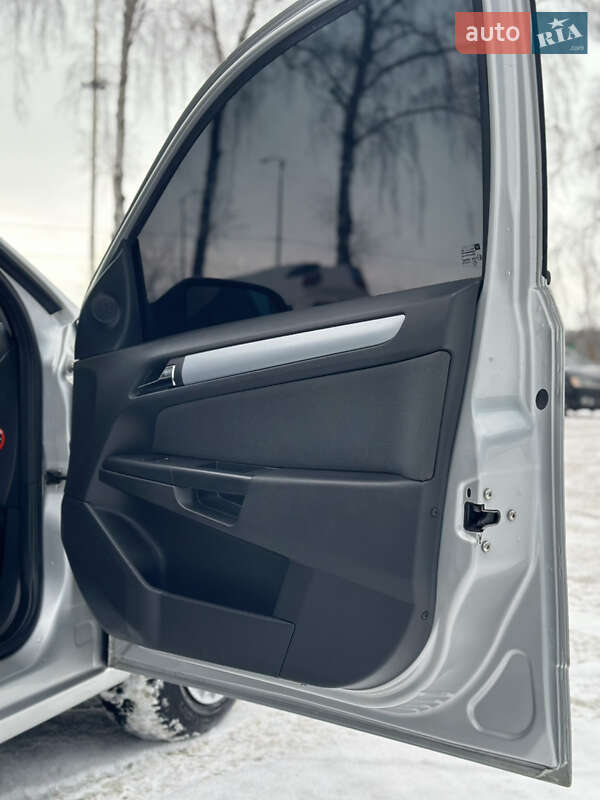 Универсал Opel Astra 2006 в Полтаве