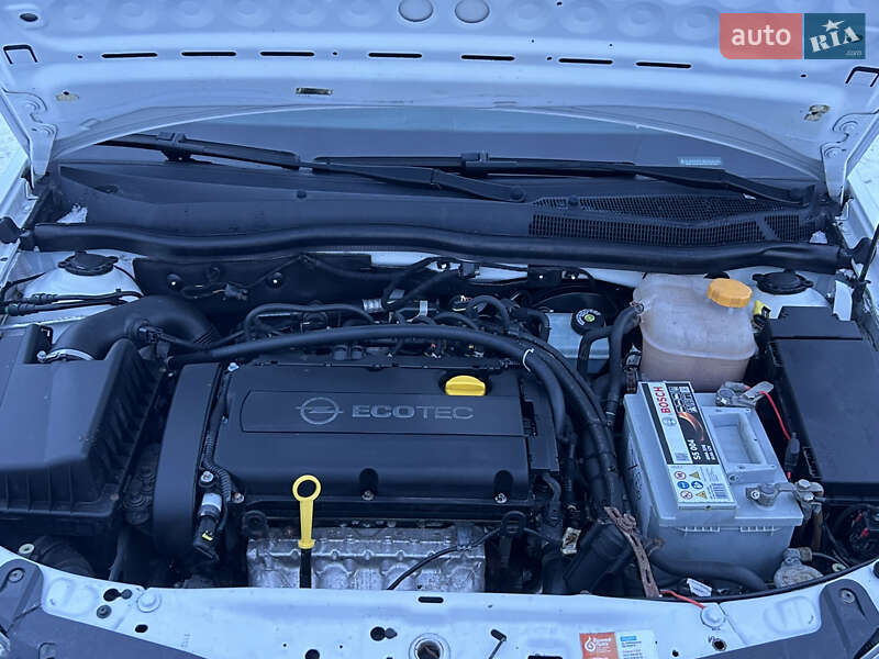 Седан Opel Astra 2012 в Прилуках