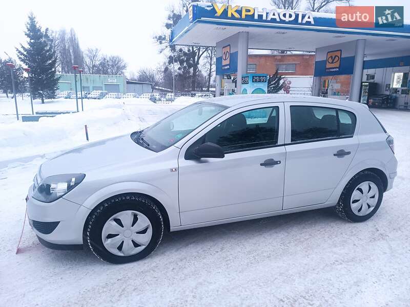 Хэтчбек Opel Astra 2010 в Лубнах