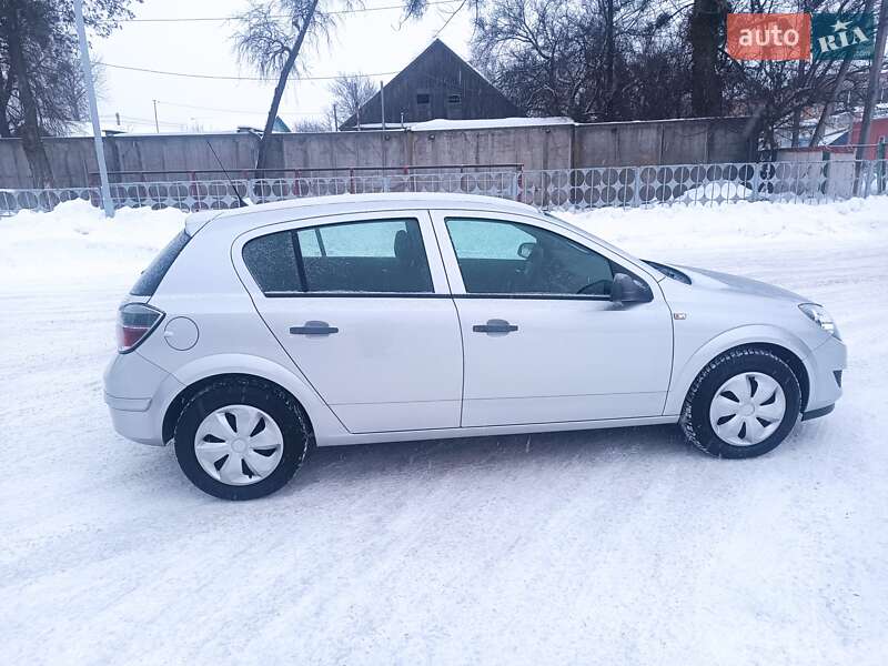Хэтчбек Opel Astra 2010 в Лубнах