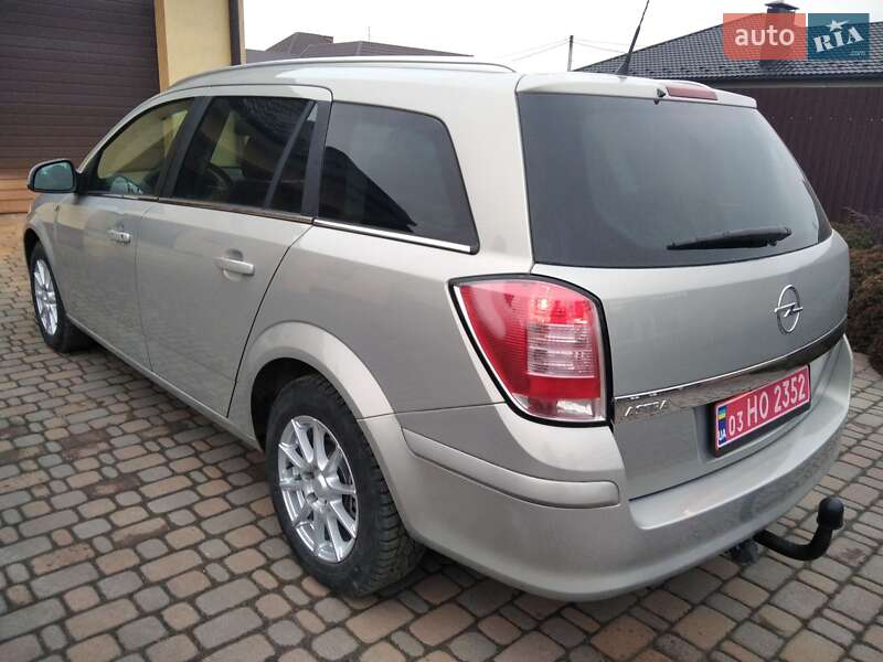 Універсал Opel Astra 2010 в Ковелі
