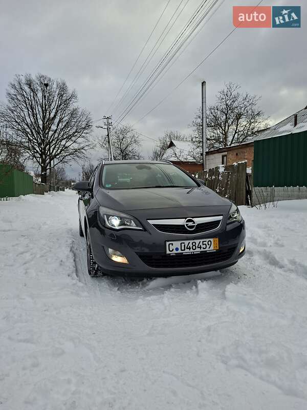 Універсал Opel Astra 2011 в Смілі