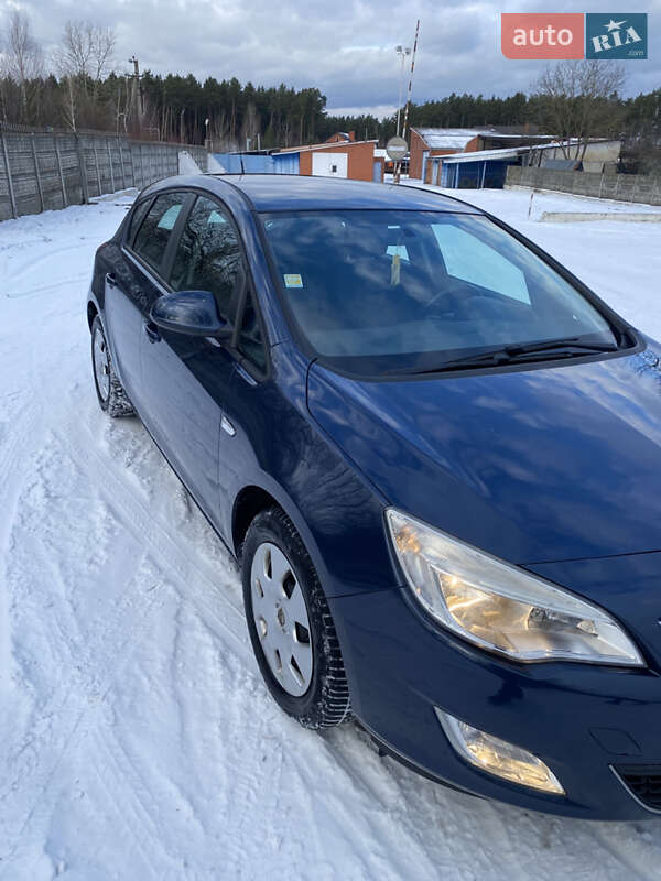 Хетчбек Opel Astra 2010 в Клевані