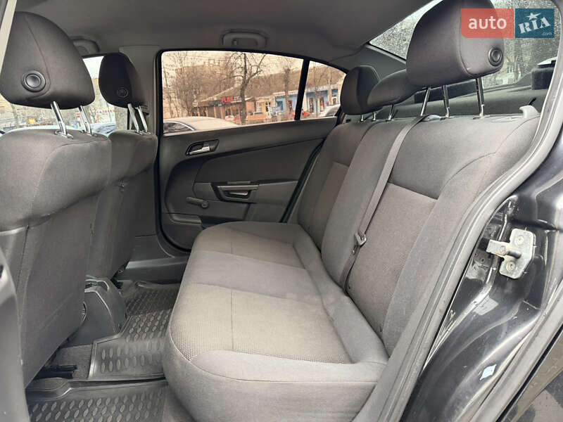 Седан Opel Astra 2013 в Миколаєві фото 11 Седан Opel Astra 2013 в Миколаєві