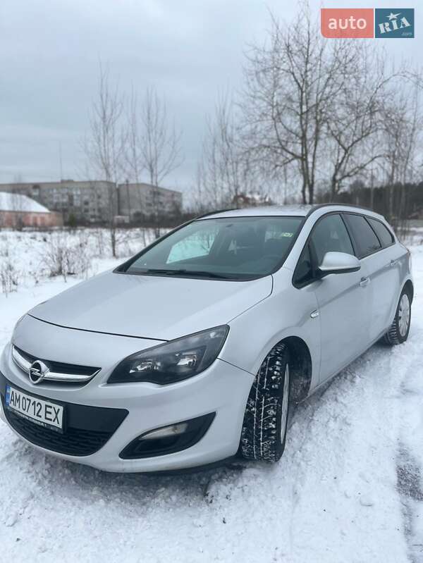 Універсал Opel Astra 2012 в Житомирі