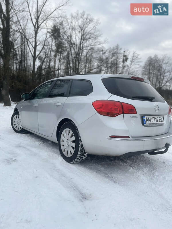 Універсал Opel Astra 2012 в Житомирі