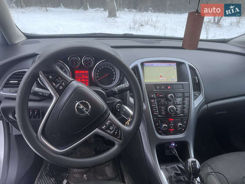 Універсал Opel Astra 2012 в Житомирі