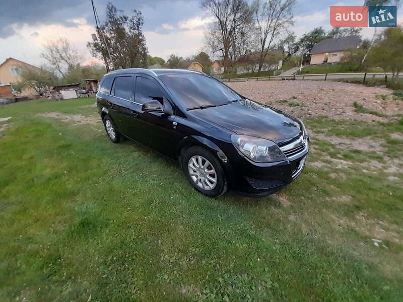 Універсал Opel Astra 2010 в Івано-Франківську