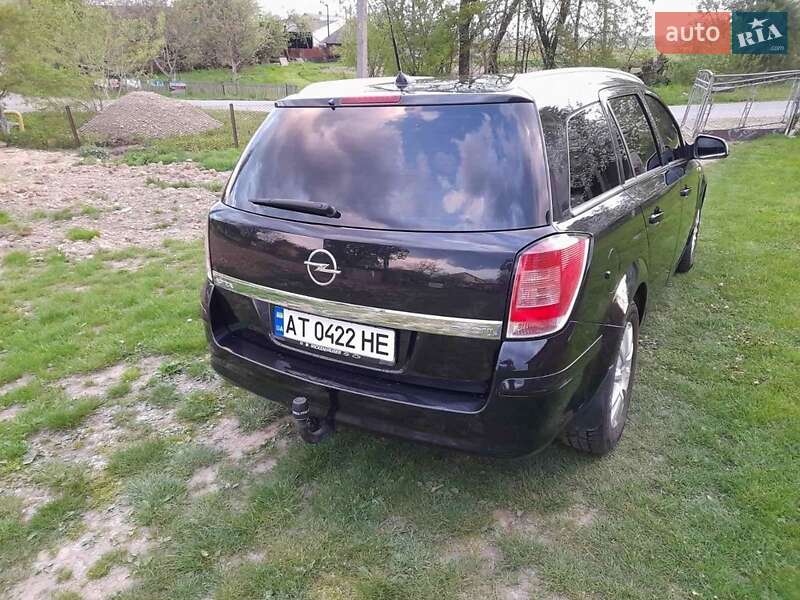 Універсал Opel Astra 2010 в Івано-Франківську