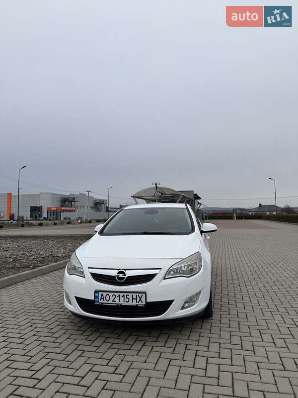 Хэтчбек Opel Astra 2010 в Хусте фото 2 Хэтчбек Opel Astra 2010 в Хусте