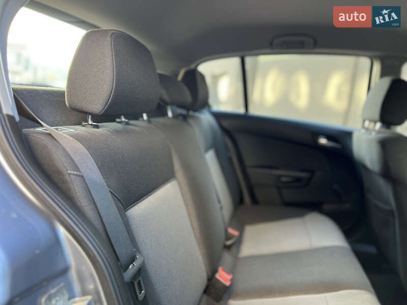 Хэтчбек Opel Astra 2005 в Ивано-Франковске