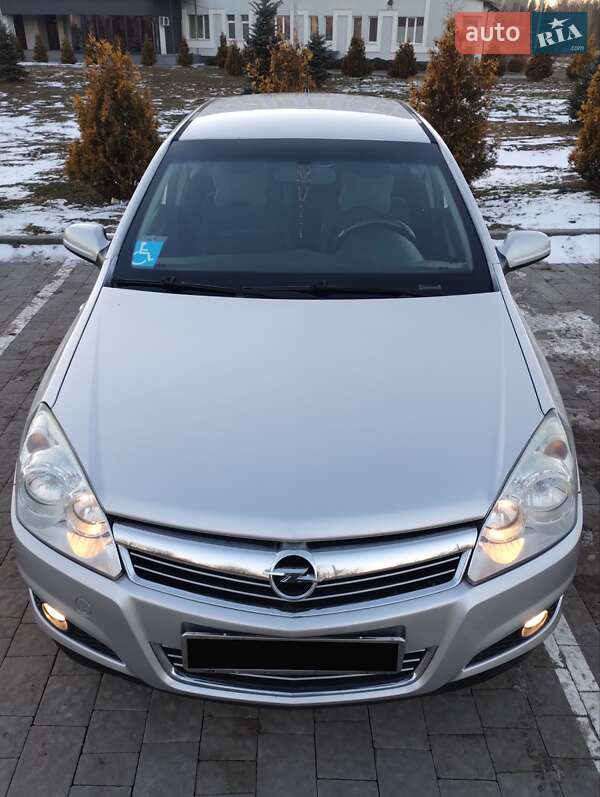 Хетчбек Opel Astra 2007 в Мостиській