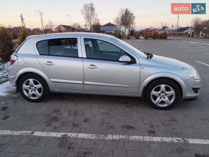 Хетчбек Opel Astra 2007 в Мостиській