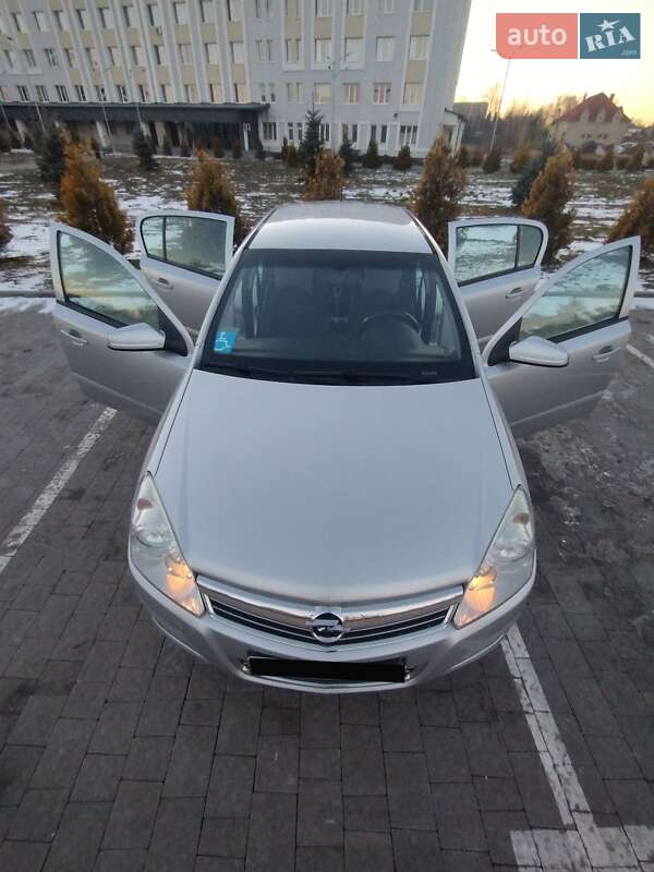 Хетчбек Opel Astra 2007 в Мостиській