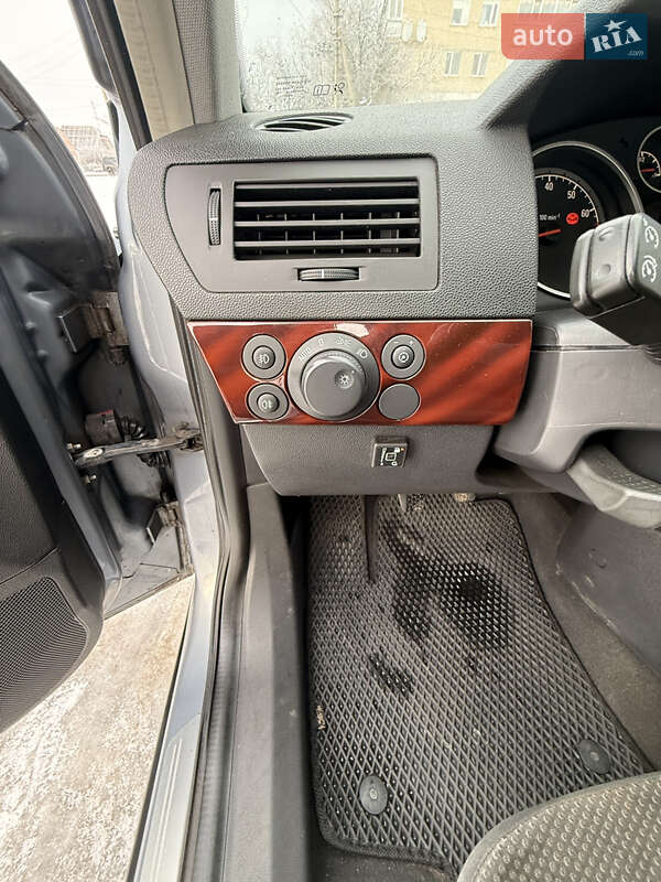 Универсал Opel Astra 2004 в Новой Водолаге