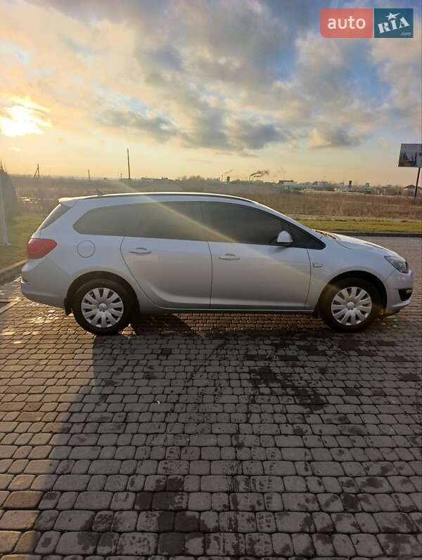 Универсал Opel Astra 2015 в Городке