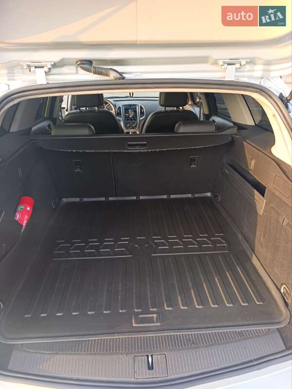 Универсал Opel Astra 2015 в Городке