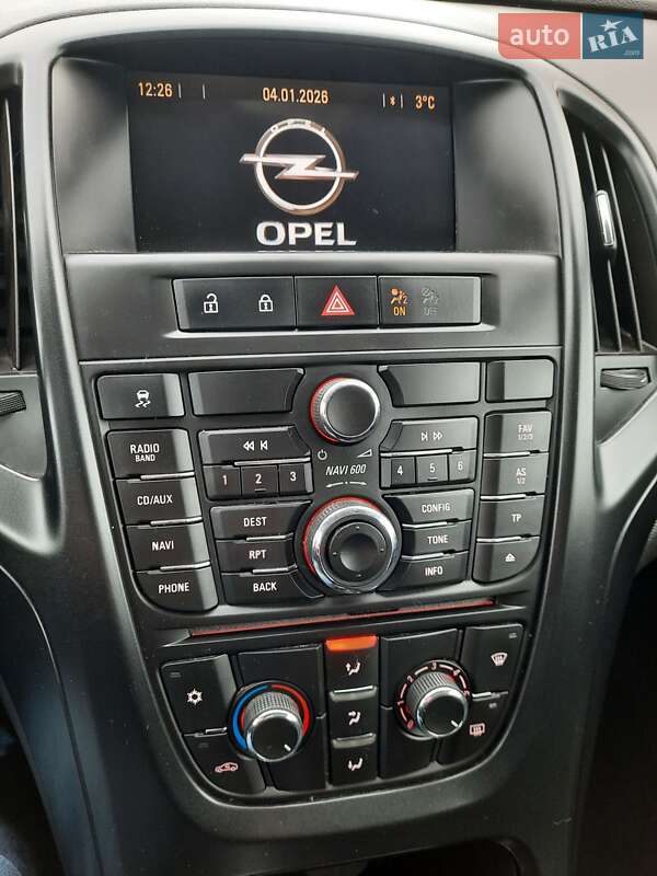 Універсал Opel Astra 2013 в Рівному