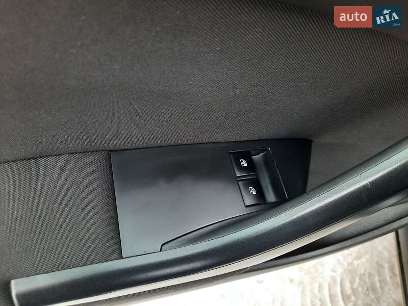 Універсал Opel Astra 2013 в Рівному