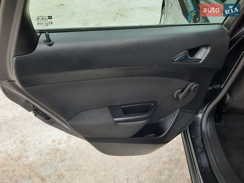 Універсал Opel Astra 2013 в Рівному