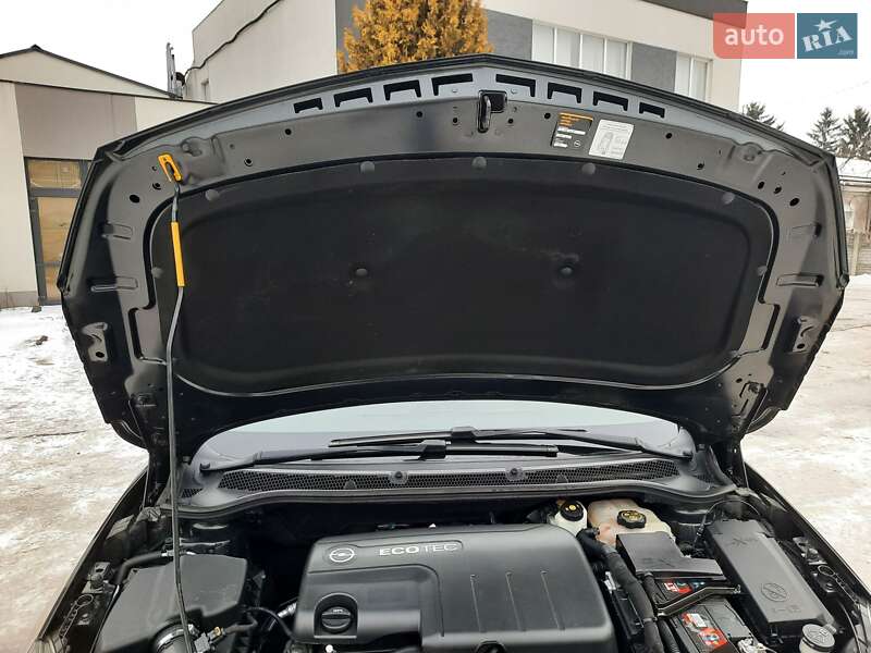 Універсал Opel Astra 2013 в Рівному