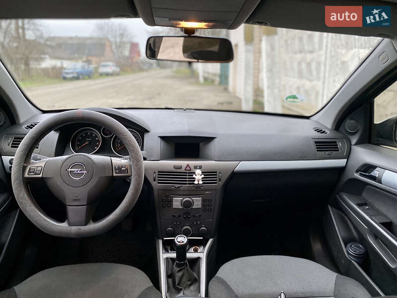 Універсал Opel Astra 2006 в Радомишлі