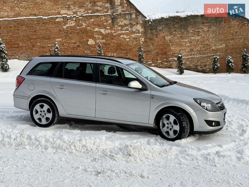 Універсал Opel Astra 2010 в Вишнівці