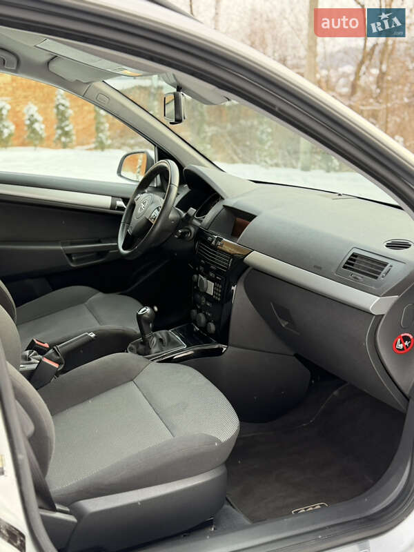 Універсал Opel Astra 2010 в Вишнівці