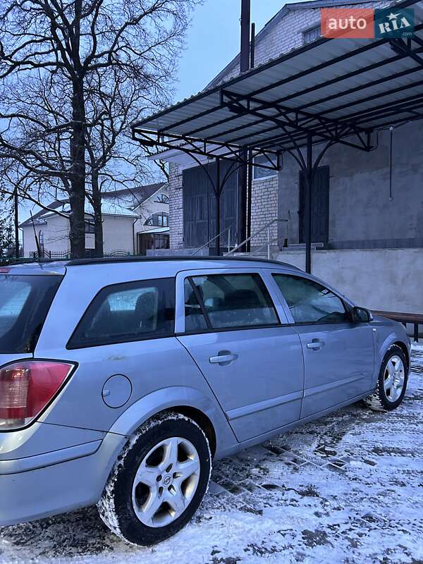 Универсал Opel Astra 2005 в Луцке