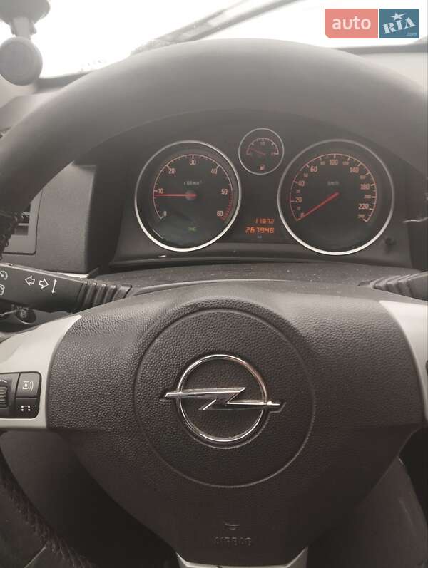 Универсал Opel Astra 2009 в Ровно