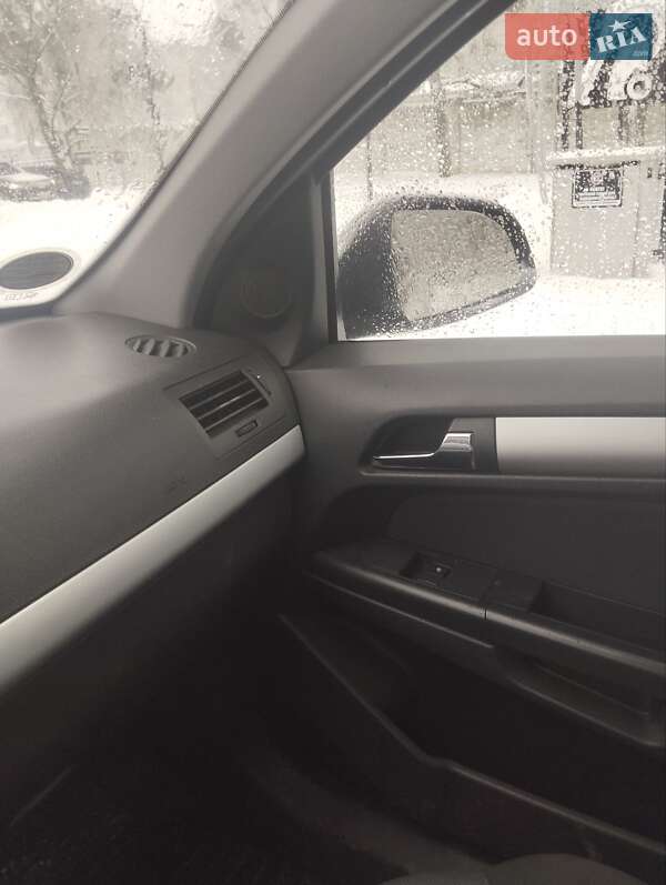 Универсал Opel Astra 2009 в Ровно